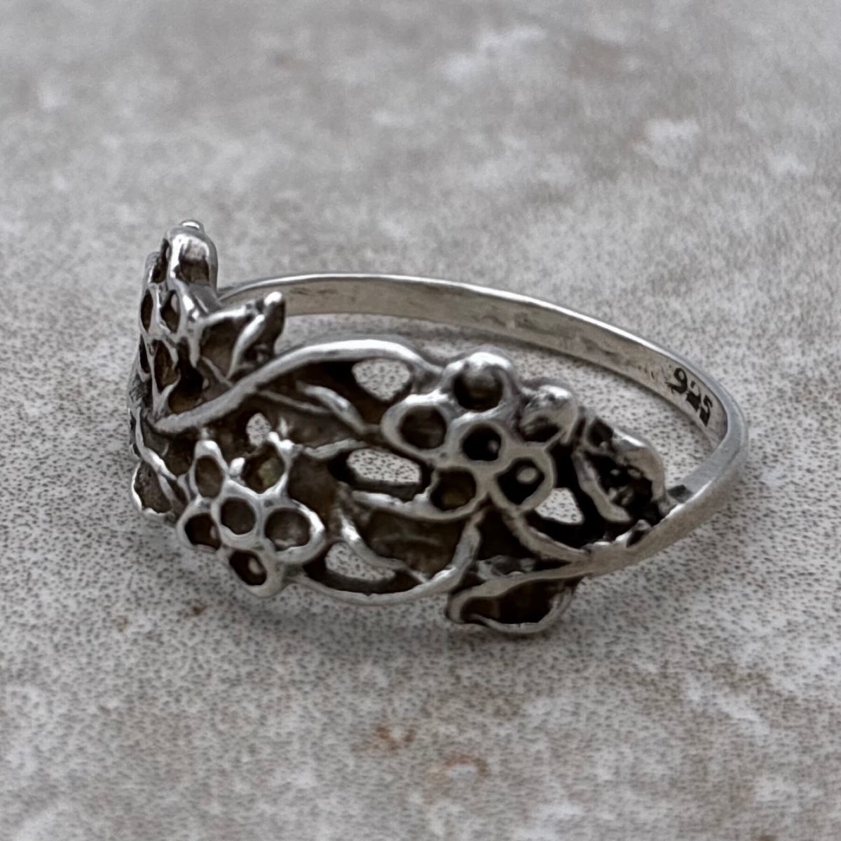 Sterling Botanical Vine Openwork Ring – Size 7.25